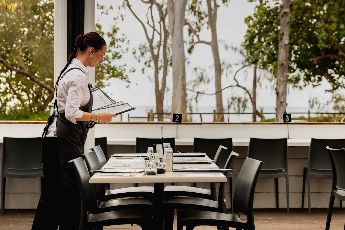 Vibe, Santinis Restaurant & Bar