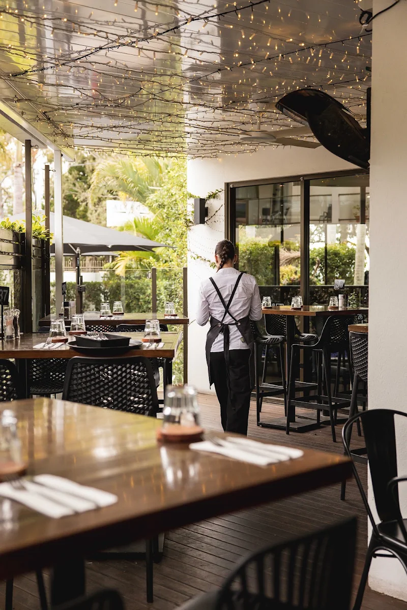 Vibe, Santinis Restaurant & Bar