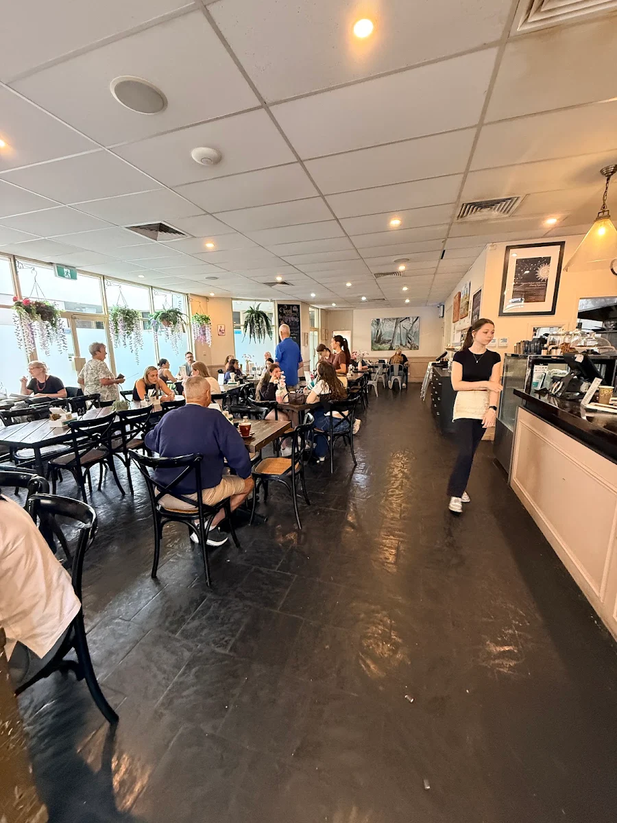 Vibe, Simon's Cafe - Best cafe in Windsor