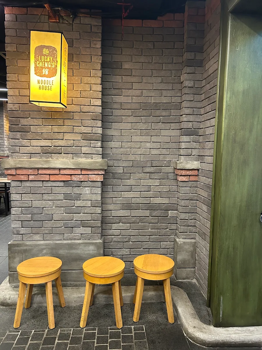 Vibe, Lucky Cheng's