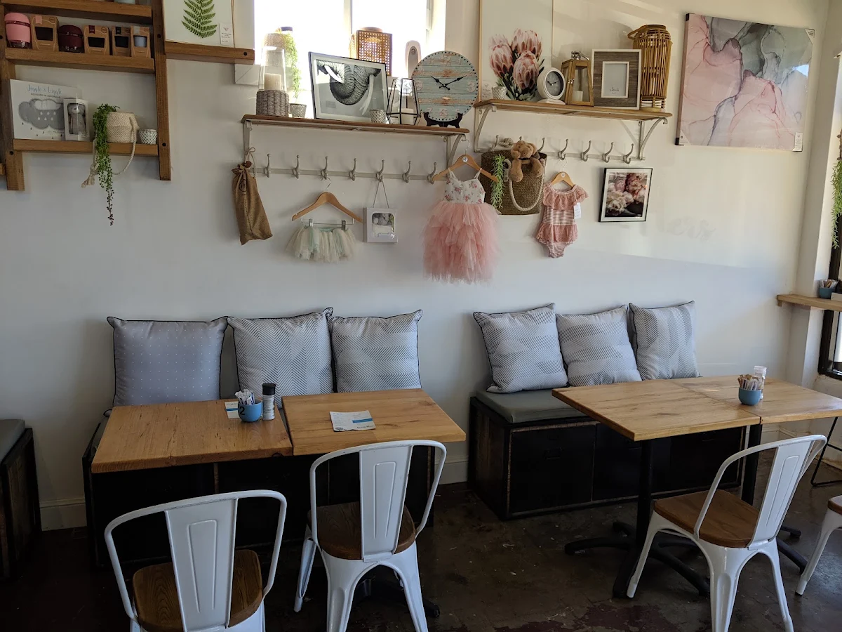 Vibe, His & Hers cafe