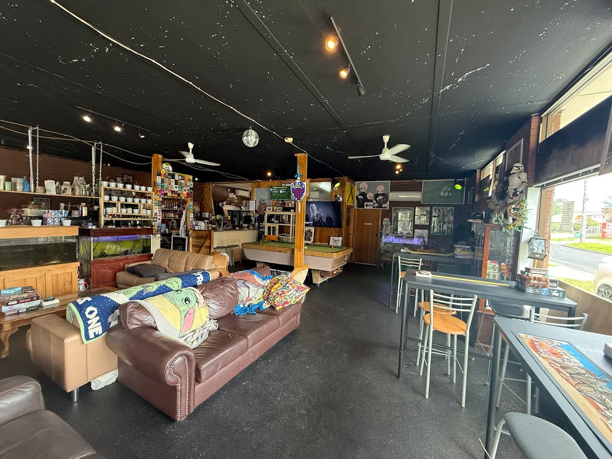 Vibe, Mod Eisley Cantina