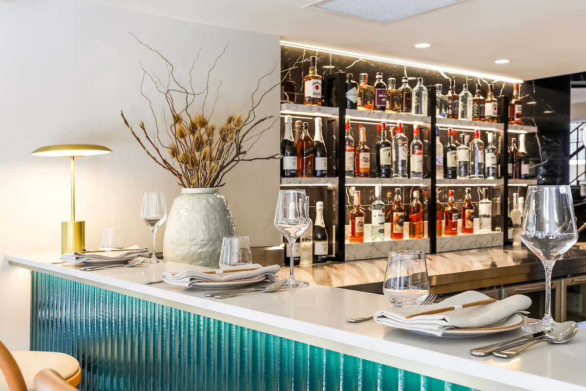 Vibe, Jacaranda Restaurant & Bar