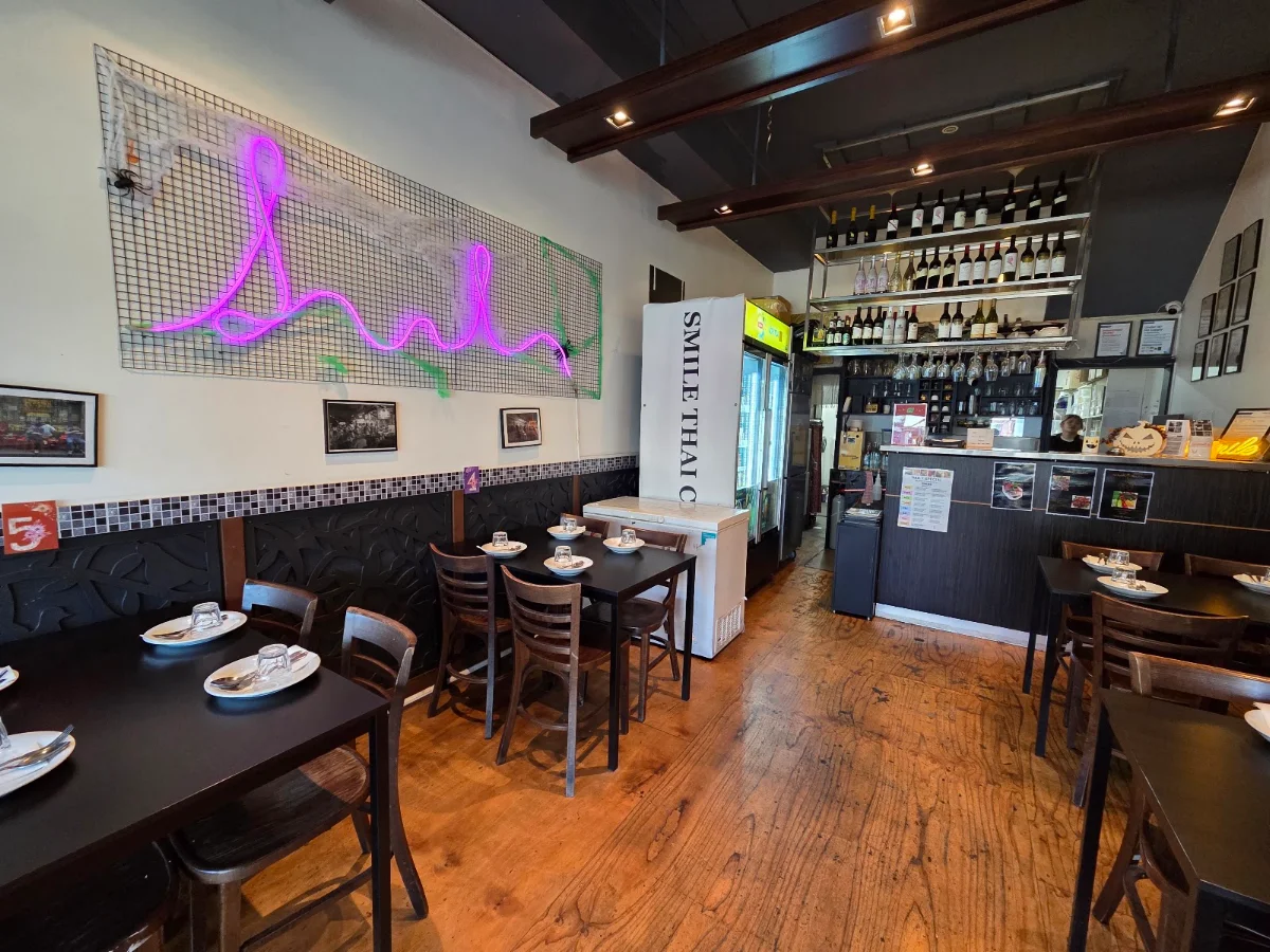 Vibe, Smile Thai Cuisine