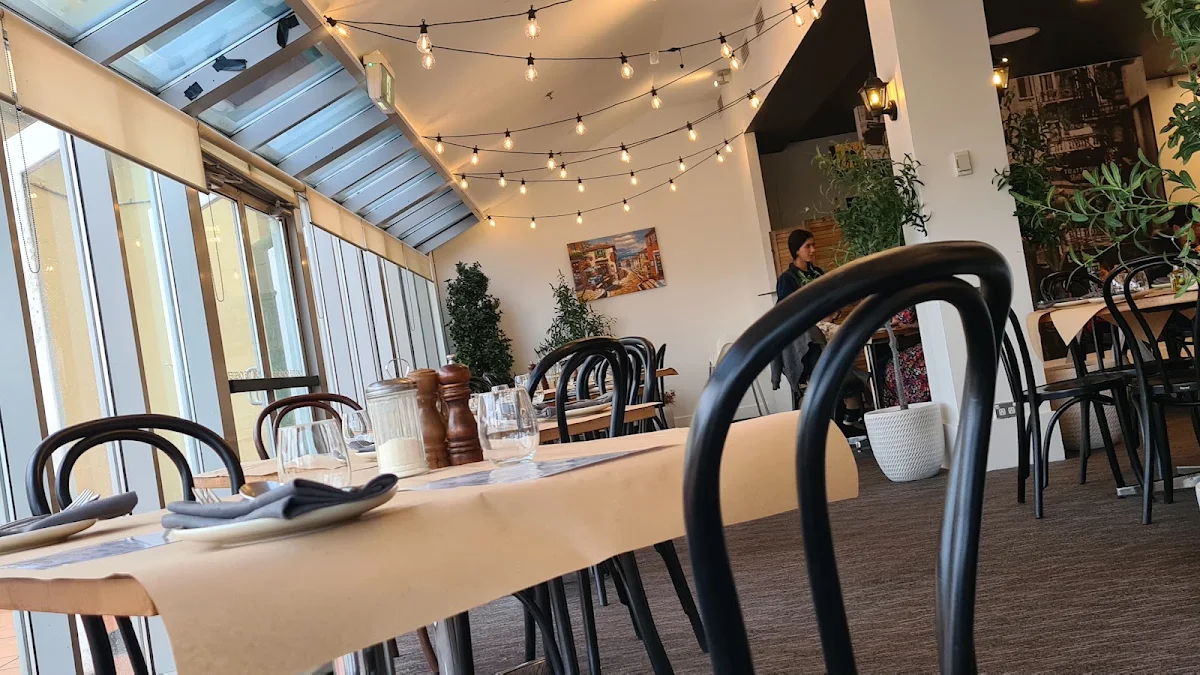Vibe, Azzurro Trattoria