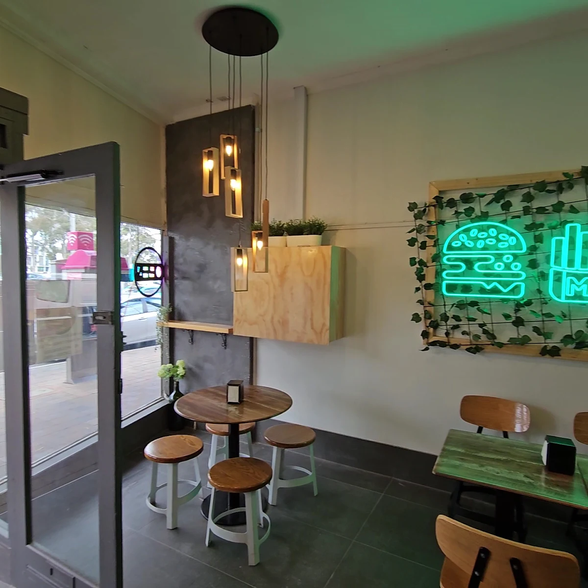 Menu, Mad Patties Mulgrave