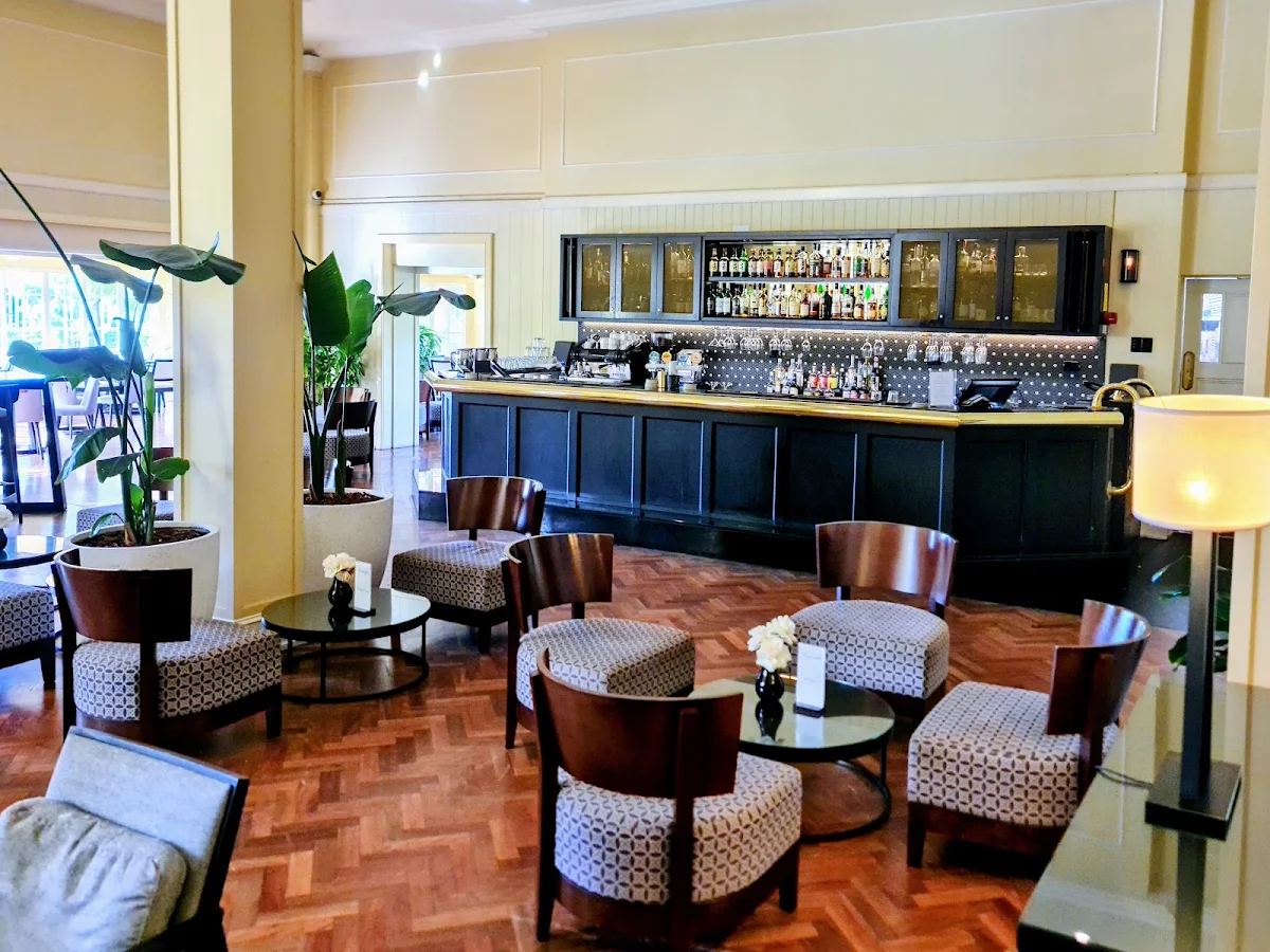 Vibe, Verandah Restaurant & Bar