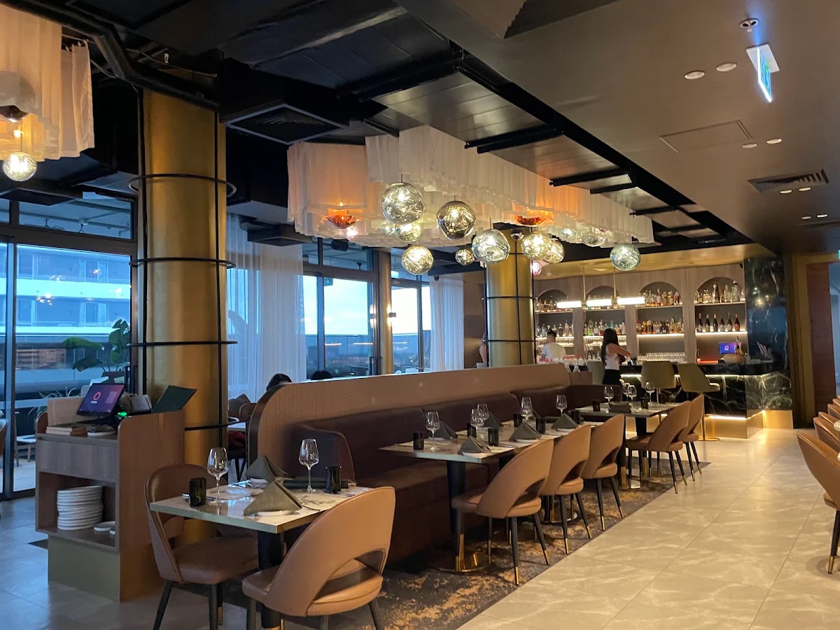 Vibe, Ciel Restaurant & Bar