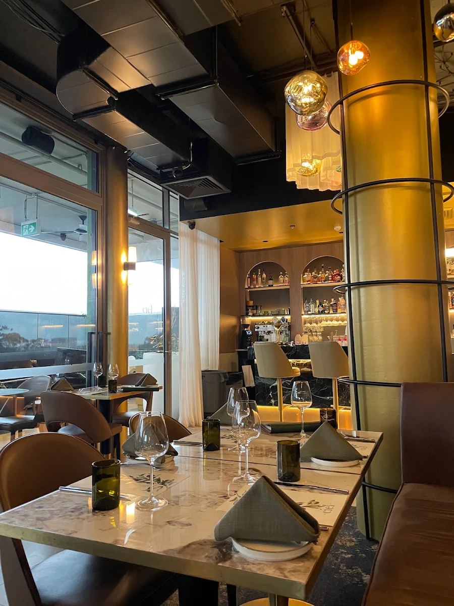 Vibe, Ciel Restaurant & Bar