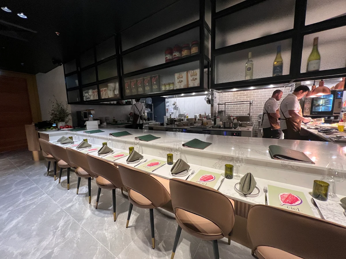 Vibe, Ciel Restaurant & Bar