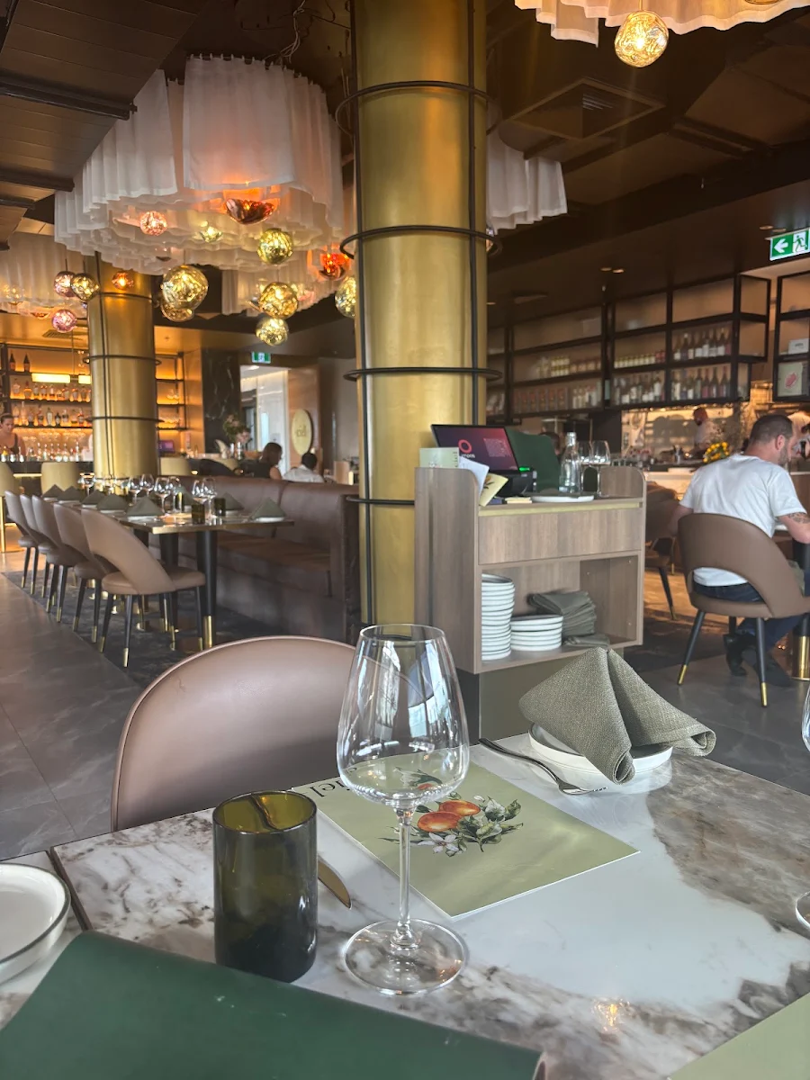 Vibe, Ciel Restaurant & Bar
