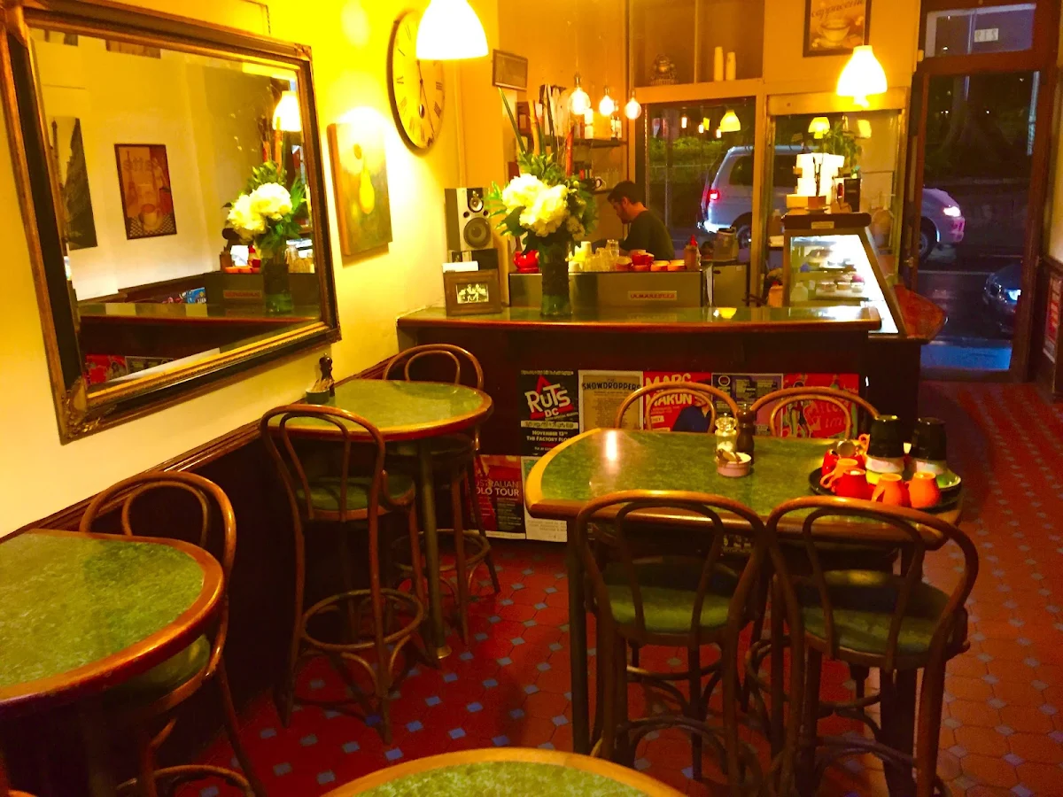 Vibe, Le Petit Tarte cafe & cake & catering