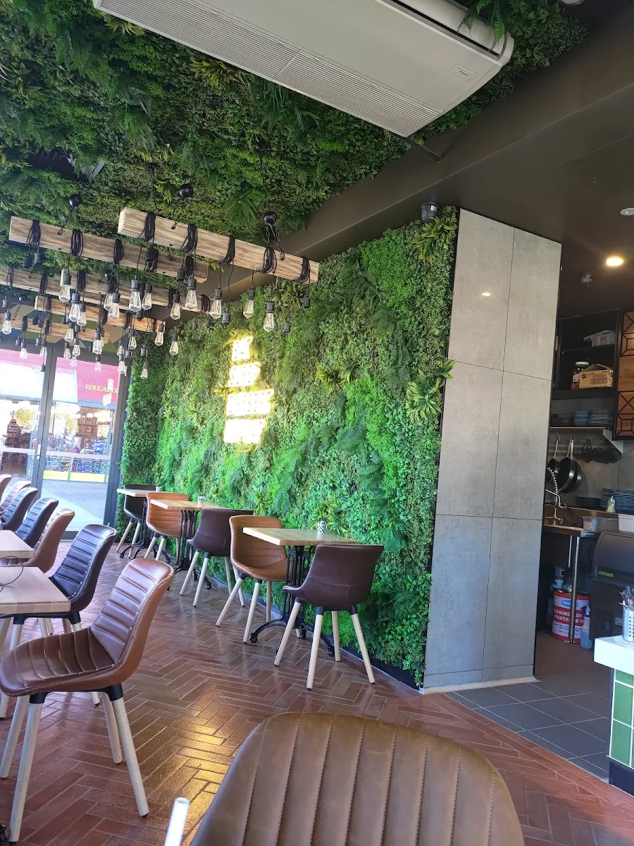 Vibe, Oliver Brown Bowral