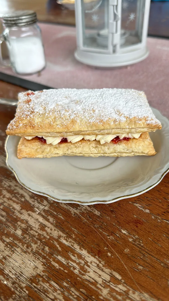 Food & drink, Burrendong Hotel