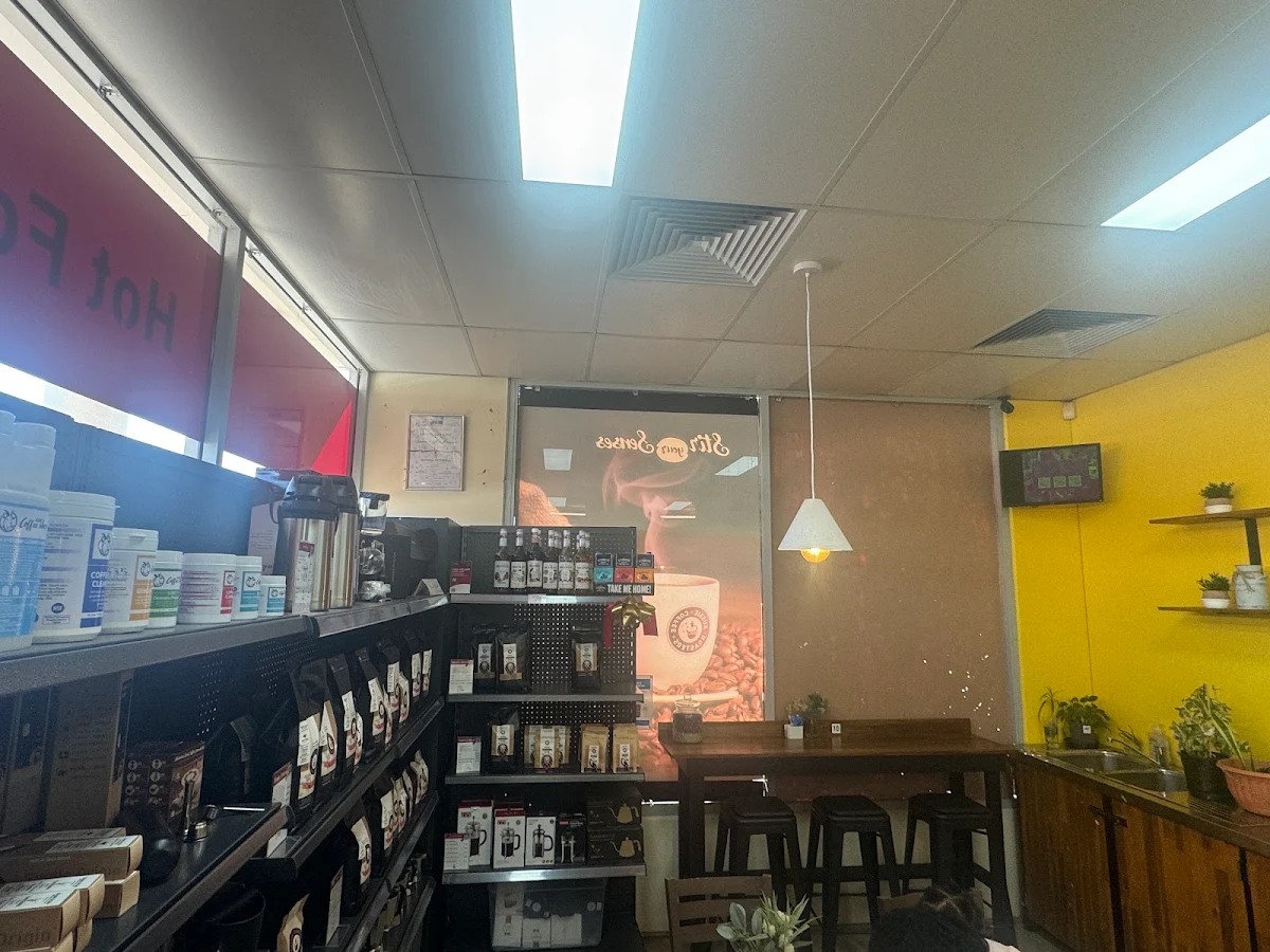 Vibe, Roadster Cafe