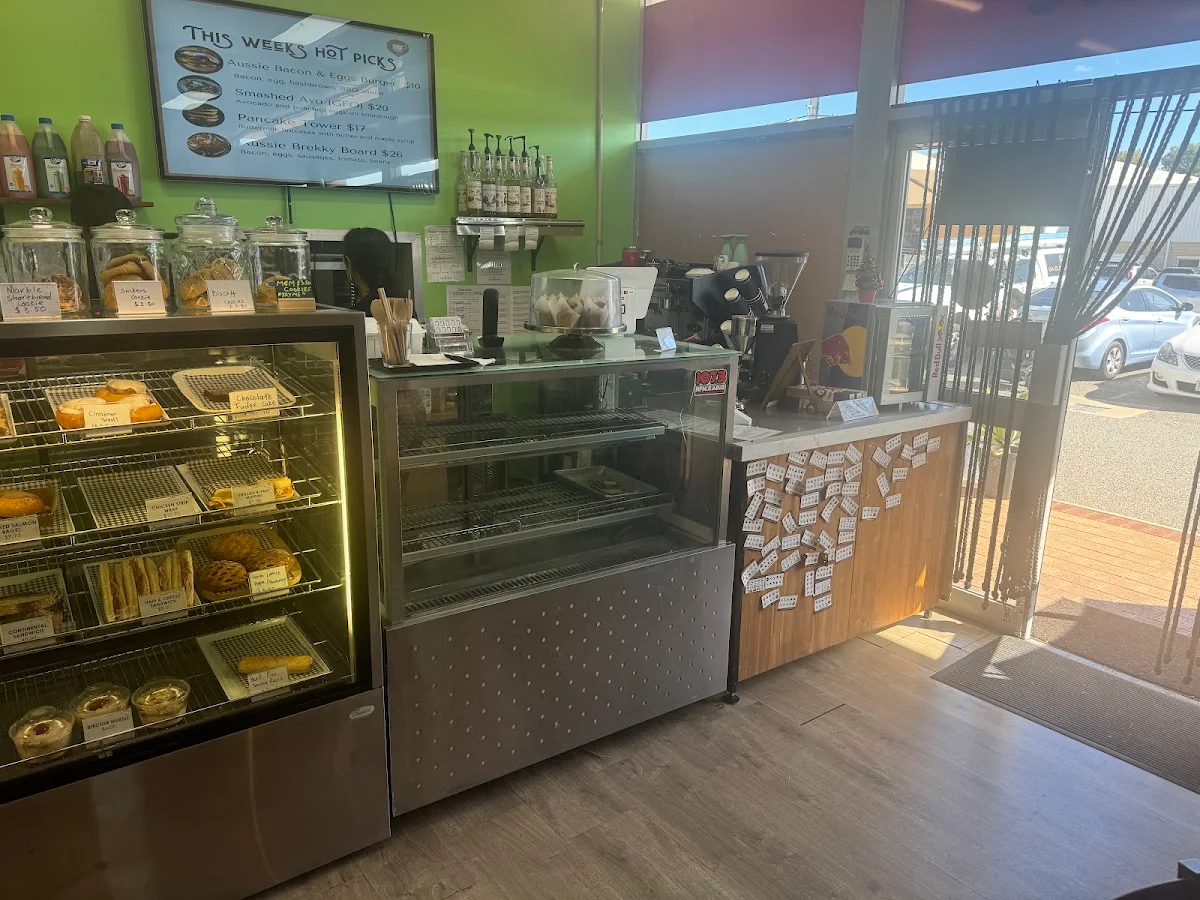 Vibe, Roadster Cafe