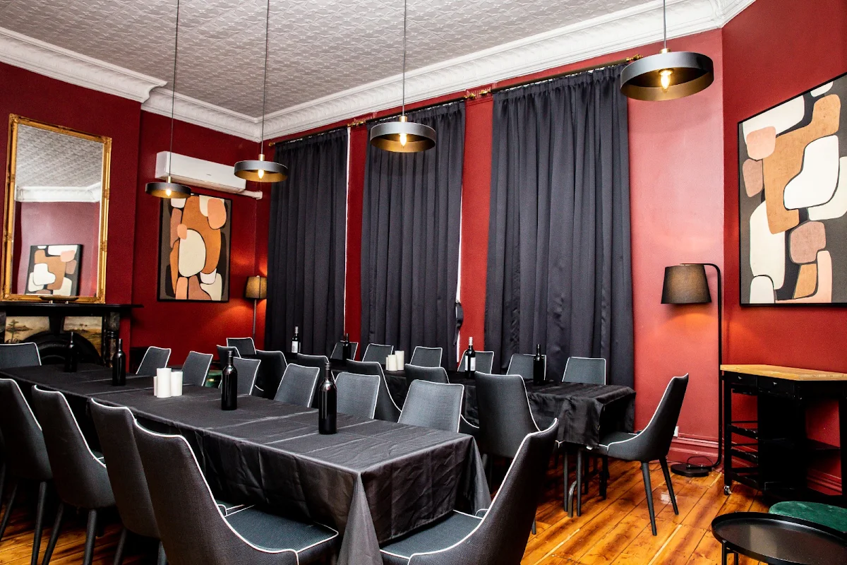 Vibe, Craftsman's Corner Bar & Kitchen