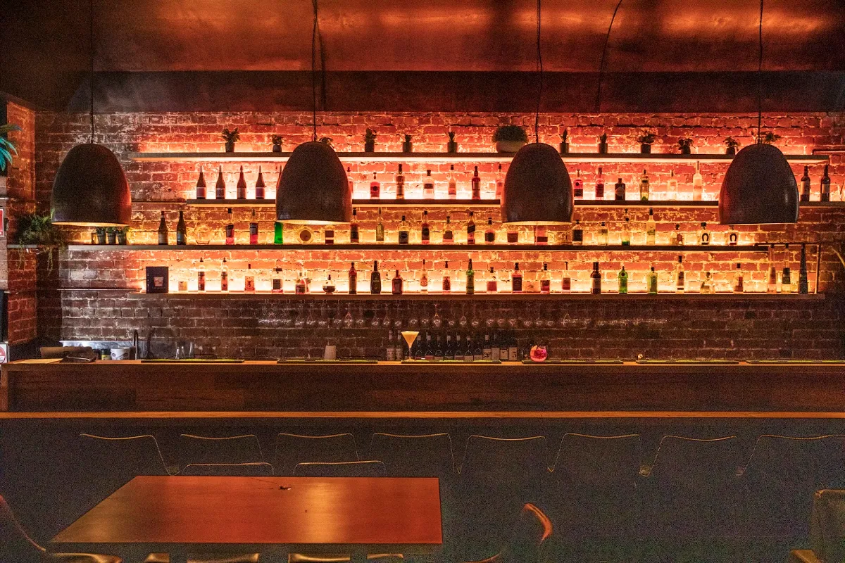 Vibe, Craftsman's Corner Bar & Kitchen