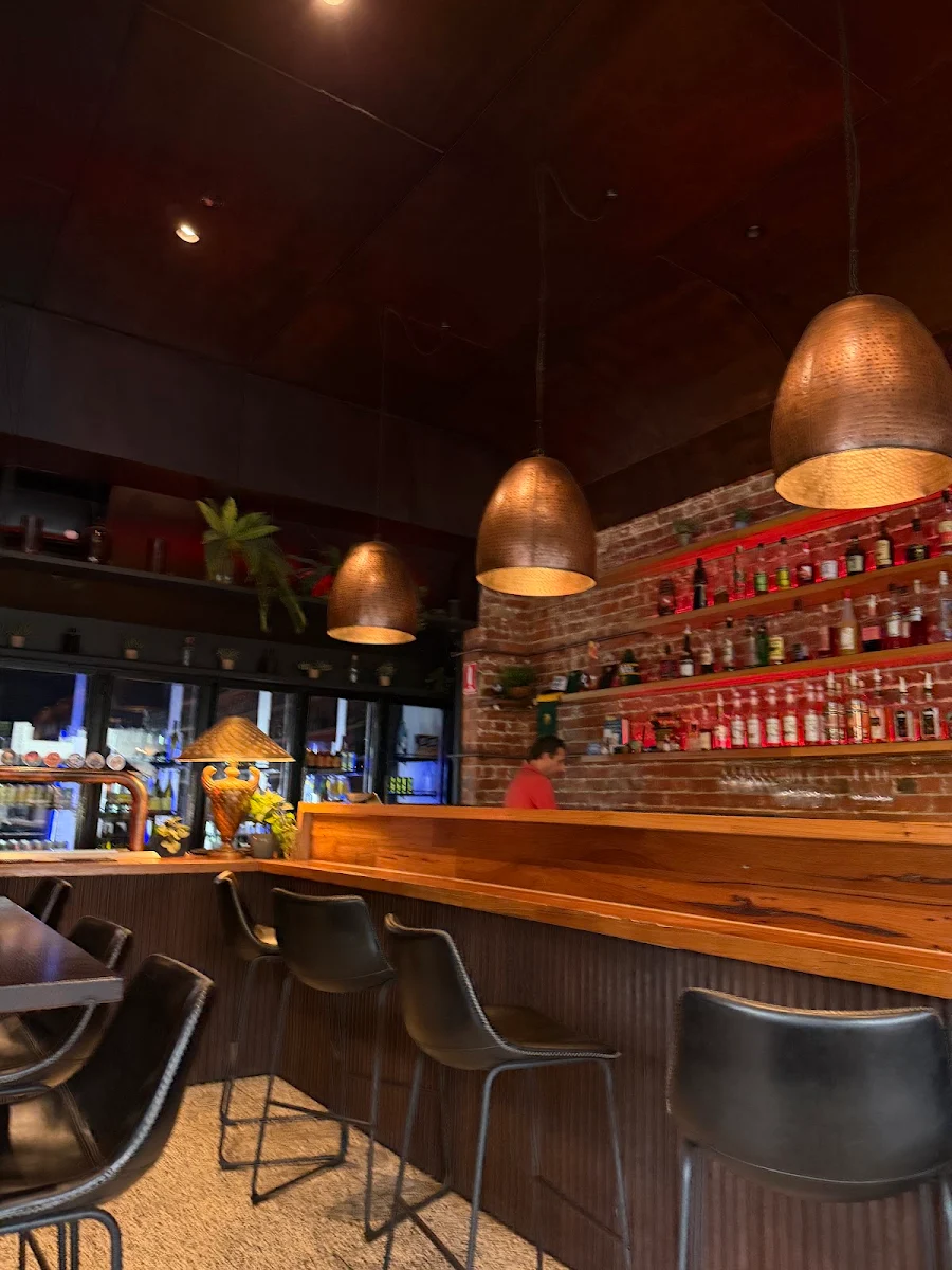 Vibe, Craftsman's Corner Bar & Kitchen