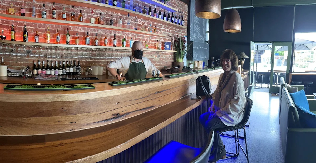 Vibe, Craftsman's Corner Bar & Kitchen