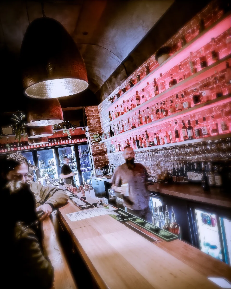 Vibe, Craftsman's Corner Bar & Kitchen