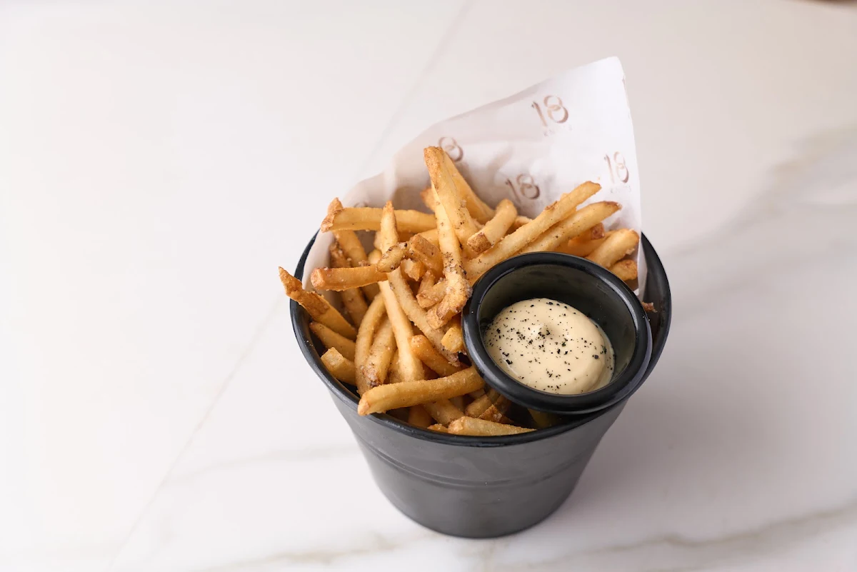 Food & drink, 18 Knots Rooftop Bar
