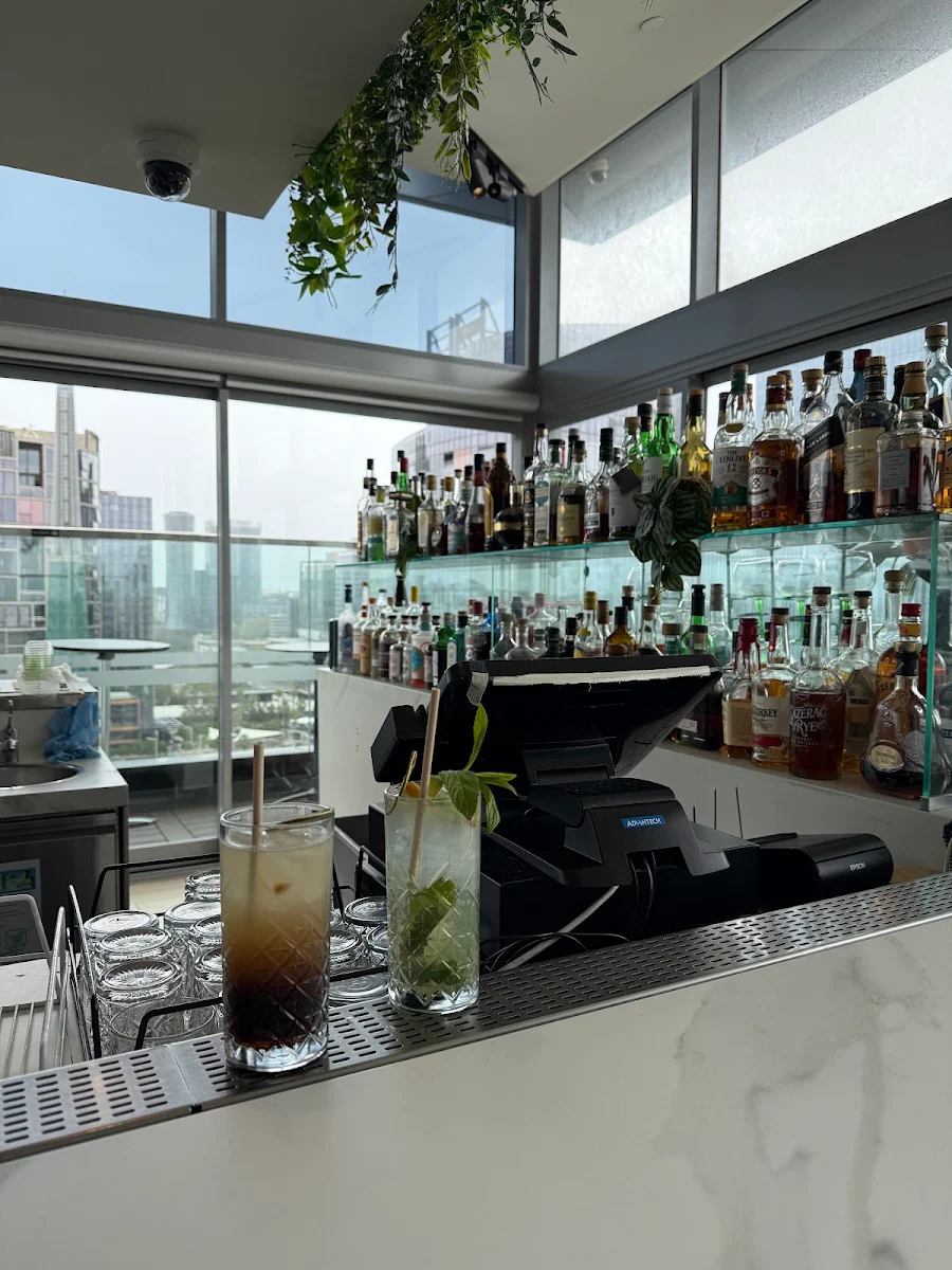 Vibe, 18 Knots Rooftop Bar