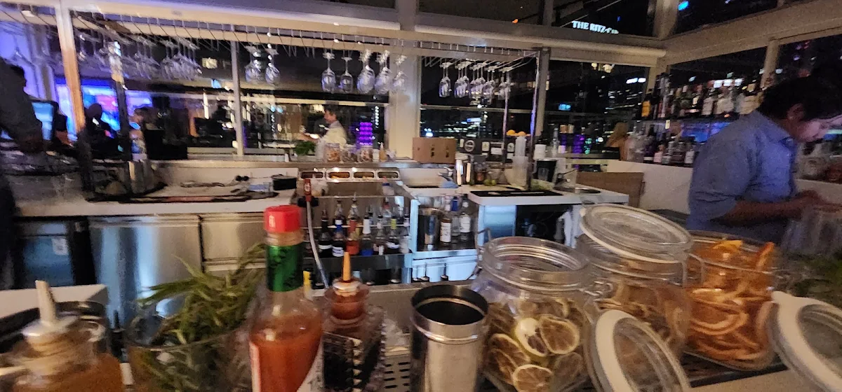 Vibe, 18 Knots Rooftop Bar