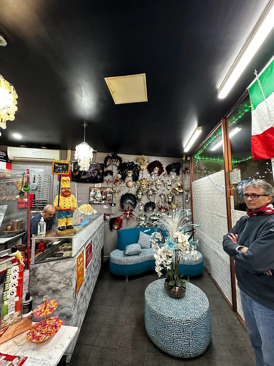 Vibe, Dinah Parade Pizzeria.