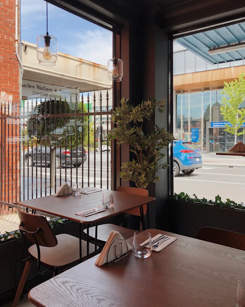 Vibe, Ettamo Eatery
