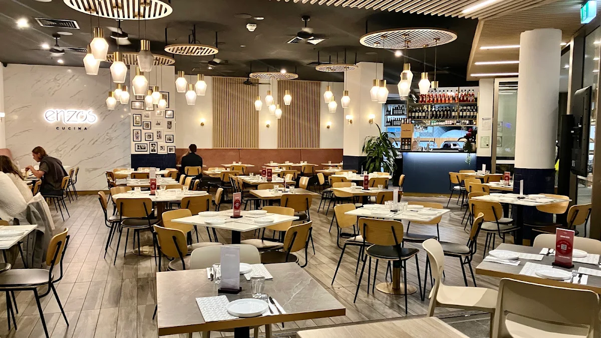 Vibe, Enzos Cucina Surfers Paradise