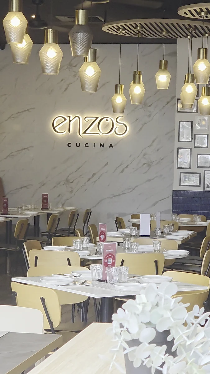 Vibe, Enzos Cucina Surfers Paradise