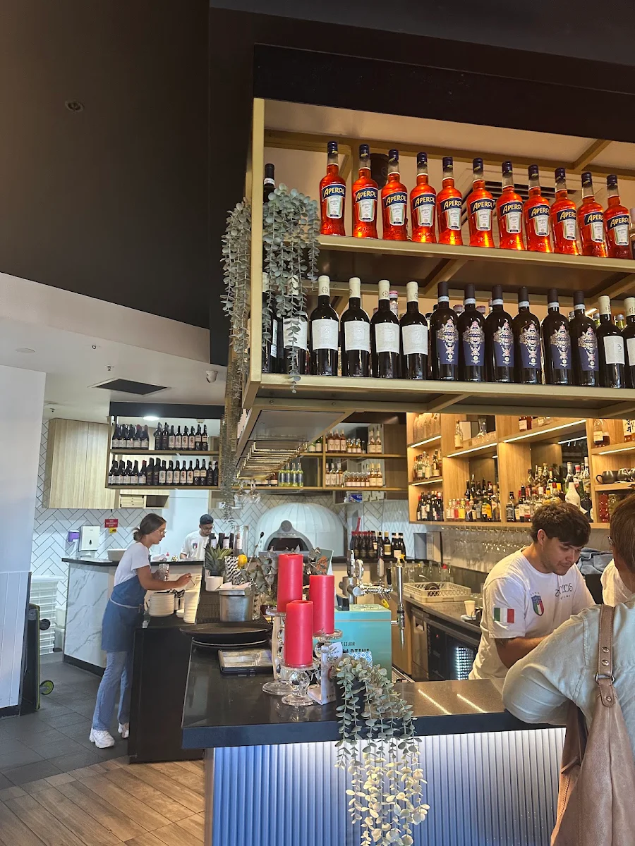 Vibe, Enzos Cucina Surfers Paradise