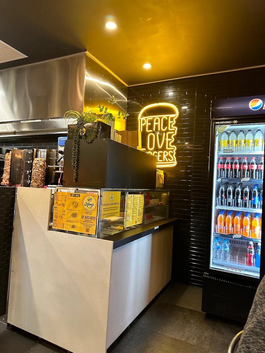 Vibe, JOHNY’S KEBAB BURGER & GRILL