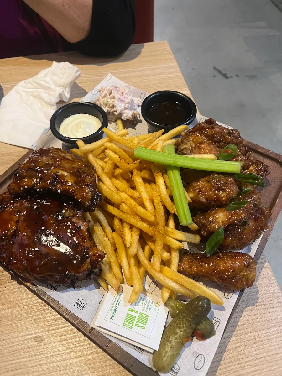 Food & drink, The Sporting Globe Bar & Grill Werribee