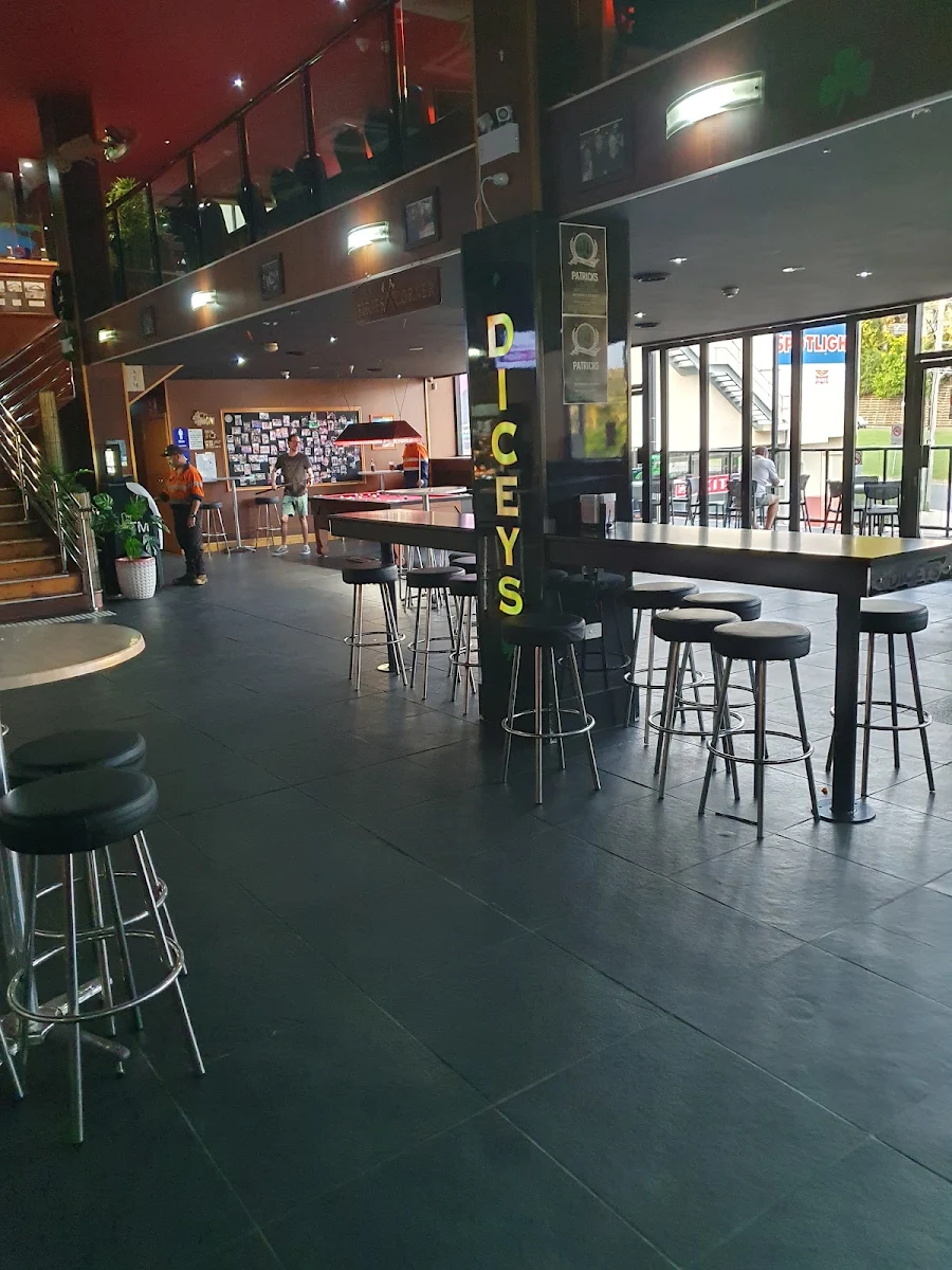 Vibe, Dicey's Bar And Grill