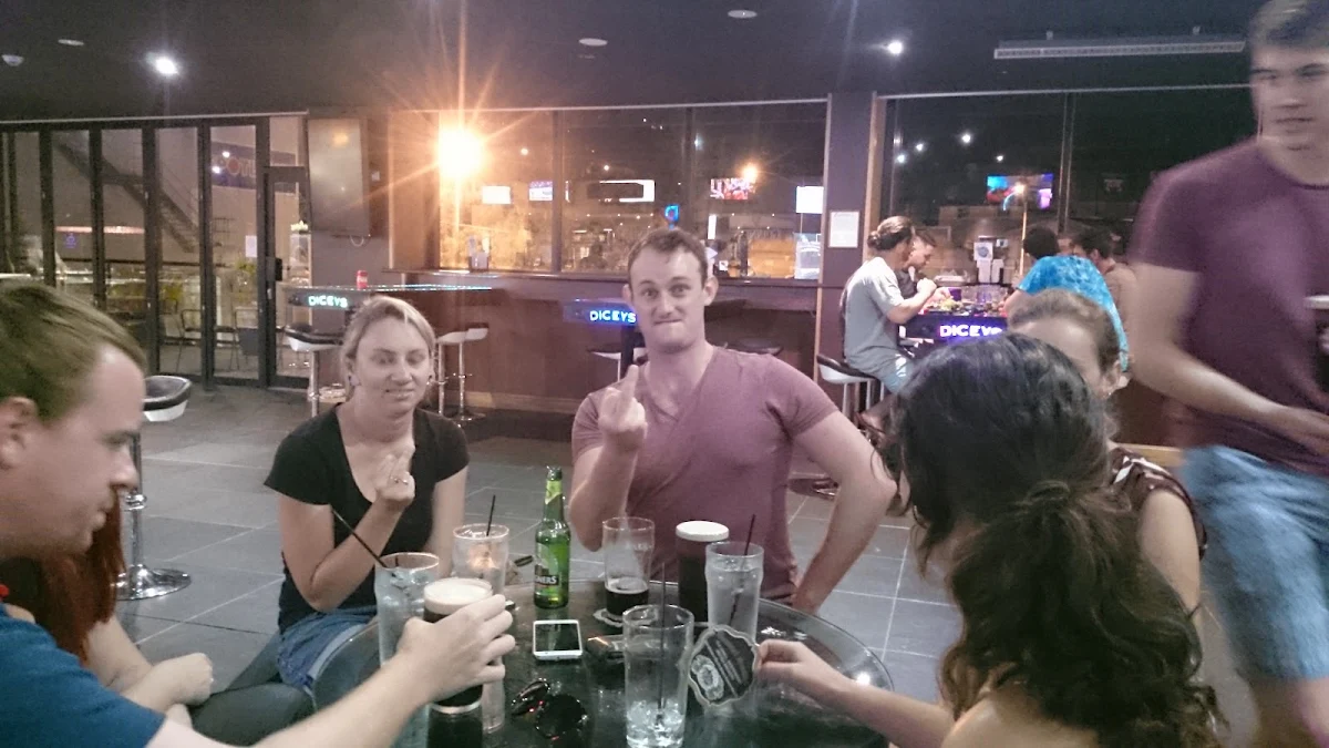 Vibe, Dicey's Bar And Grill