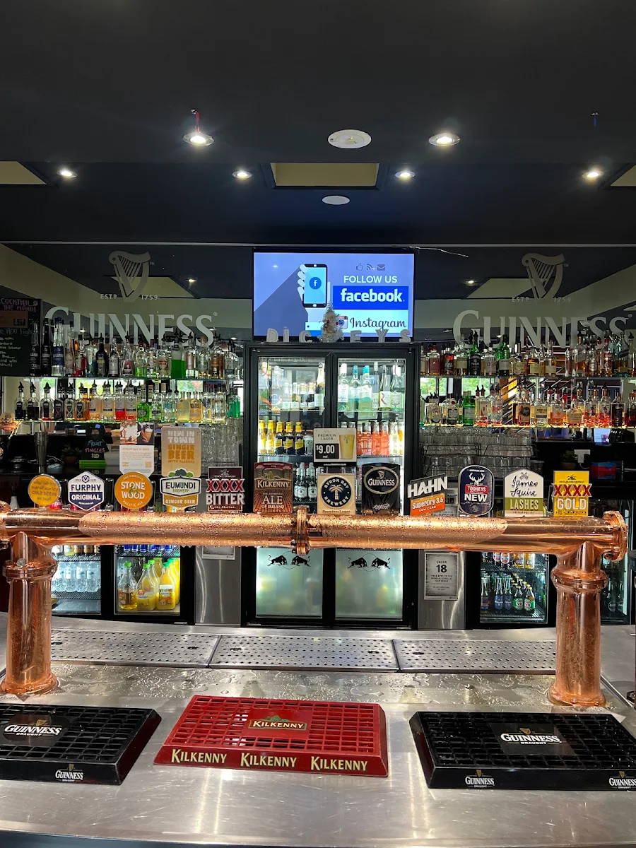 Vibe, Dicey's Bar And Grill