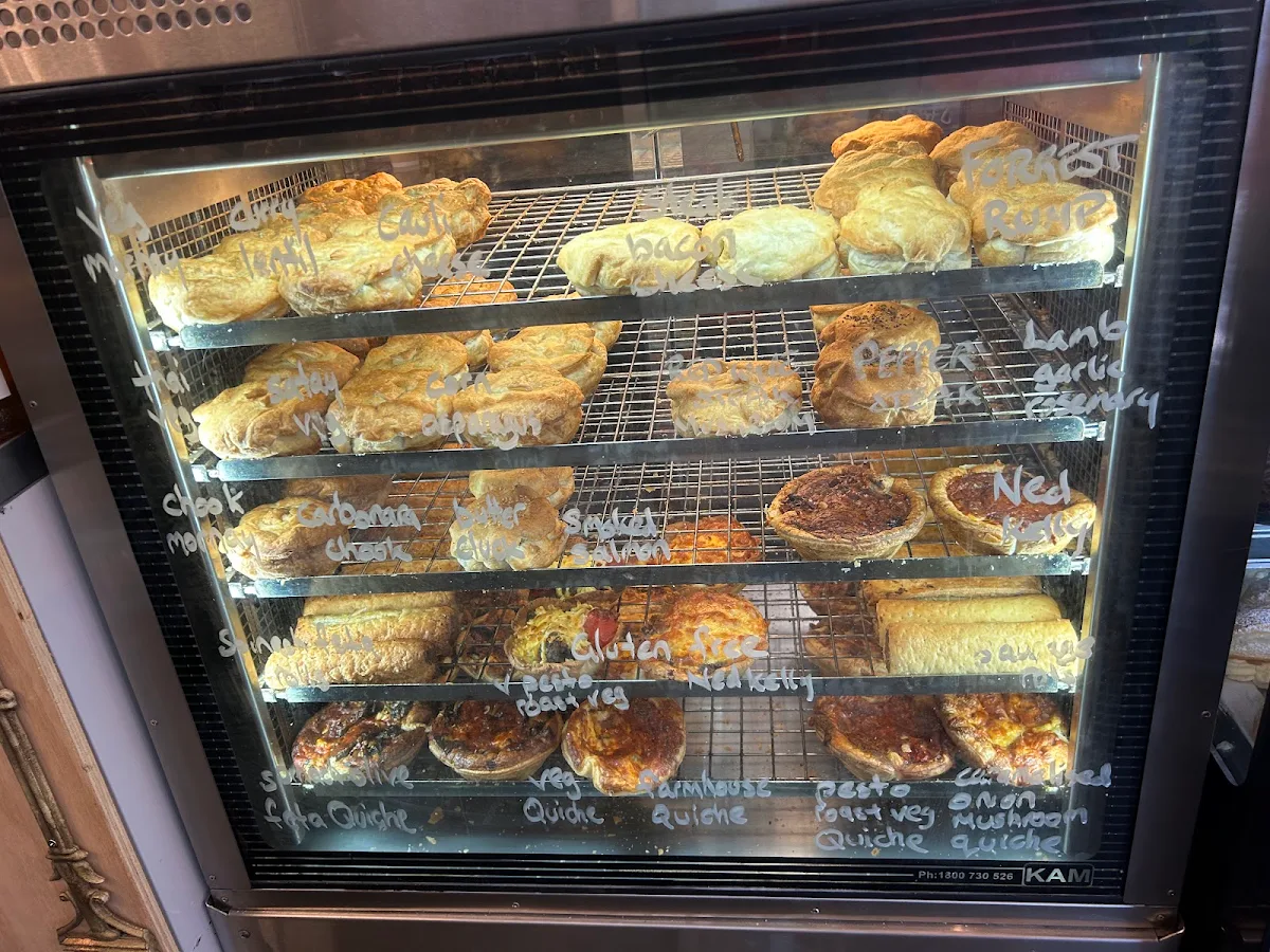 Vibe, Uki Pies