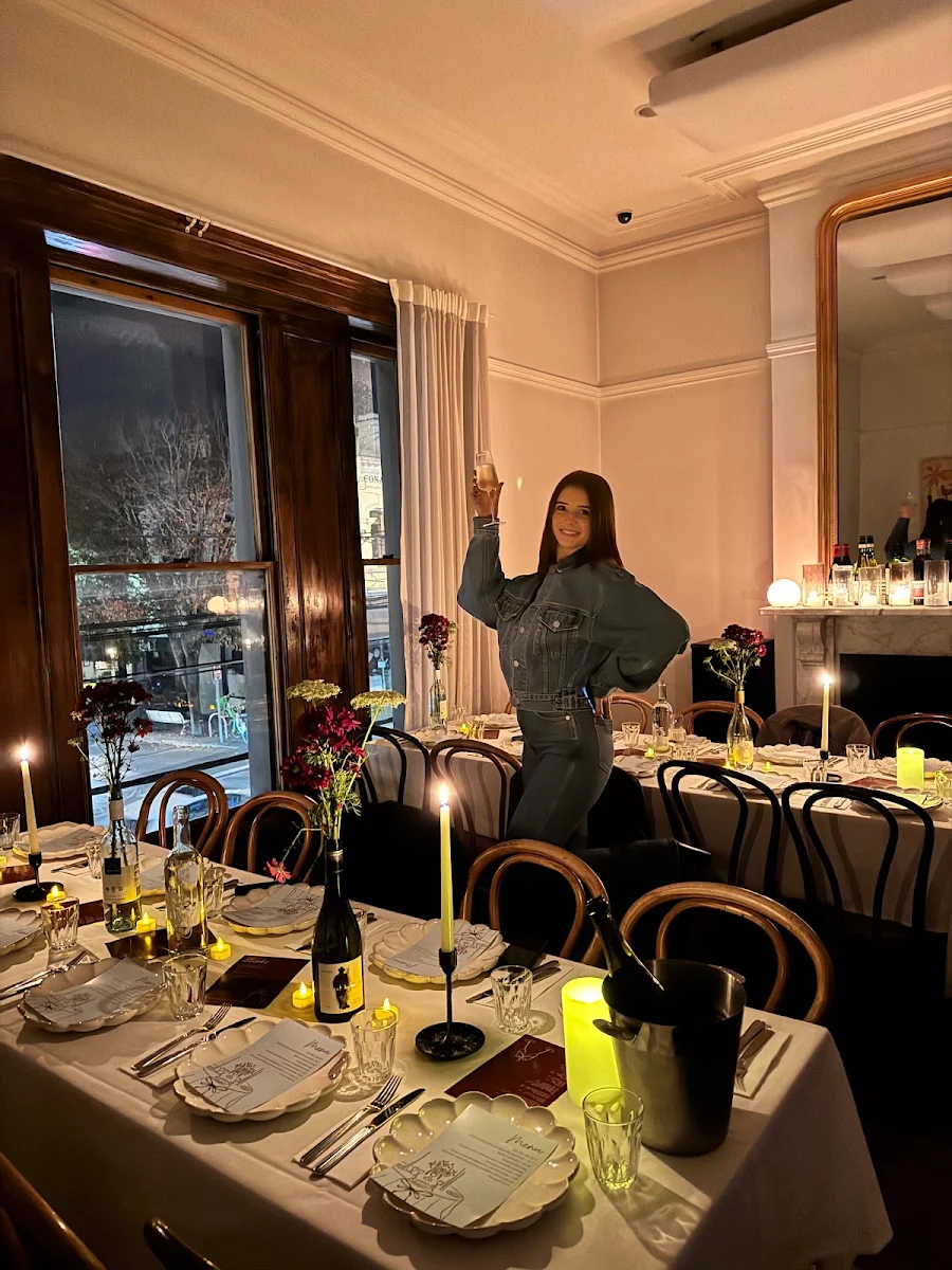 Vibe, Gracie's Wine Room