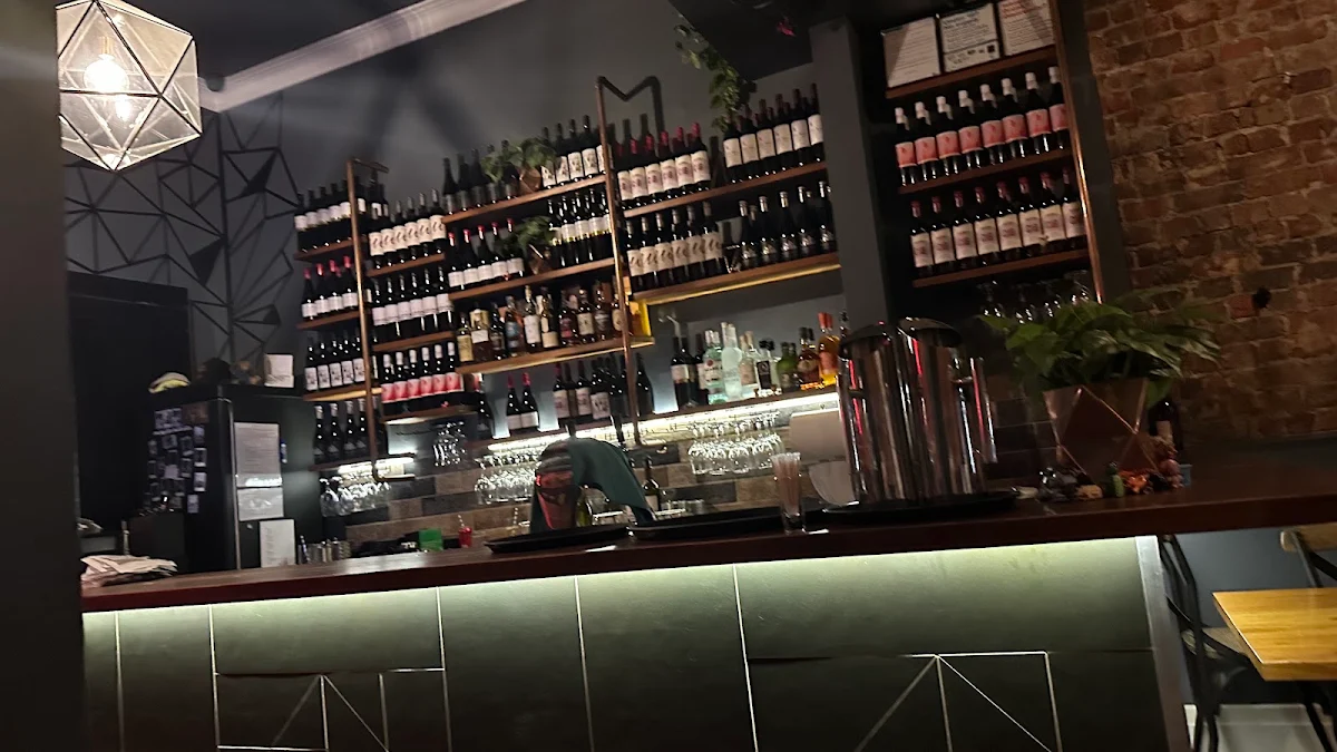 Vibe, Gracie's Wine Room