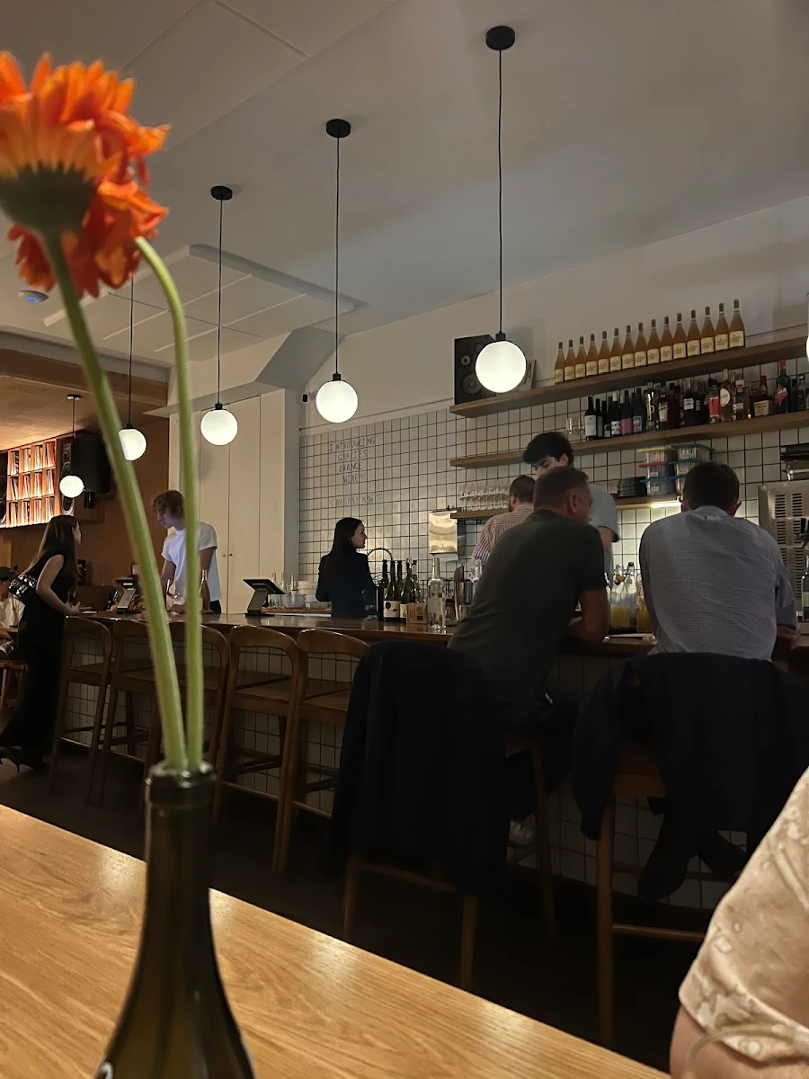 Vibe, Gracie's Wine Room