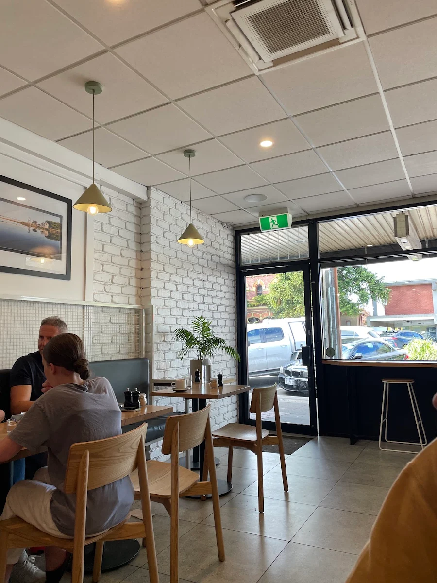 Vibe, Main Street Cafe