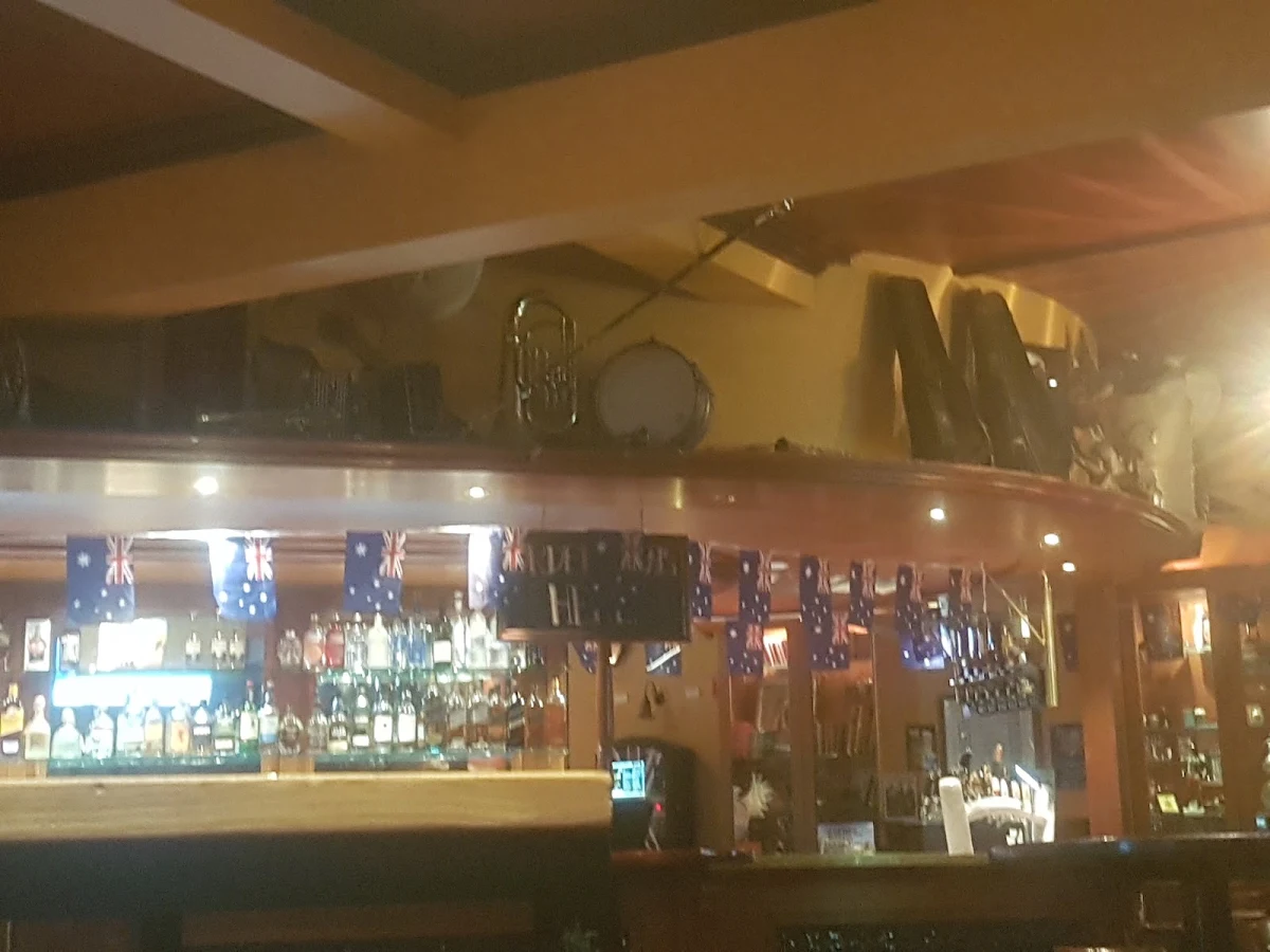Vibe, The Rat & Parrot Bar