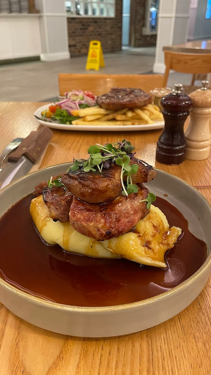 Food & drink, Beachie