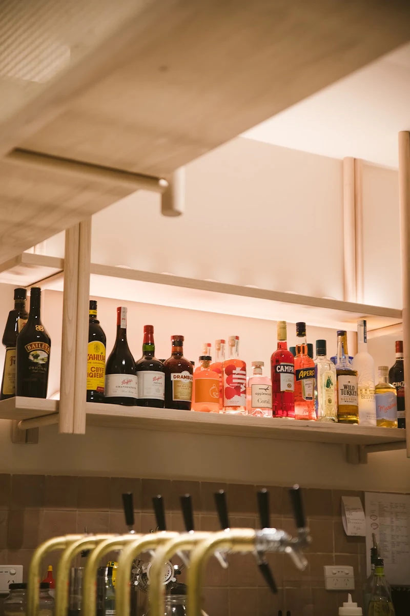 Vibe, Bobbi's Bar and Restaurant
