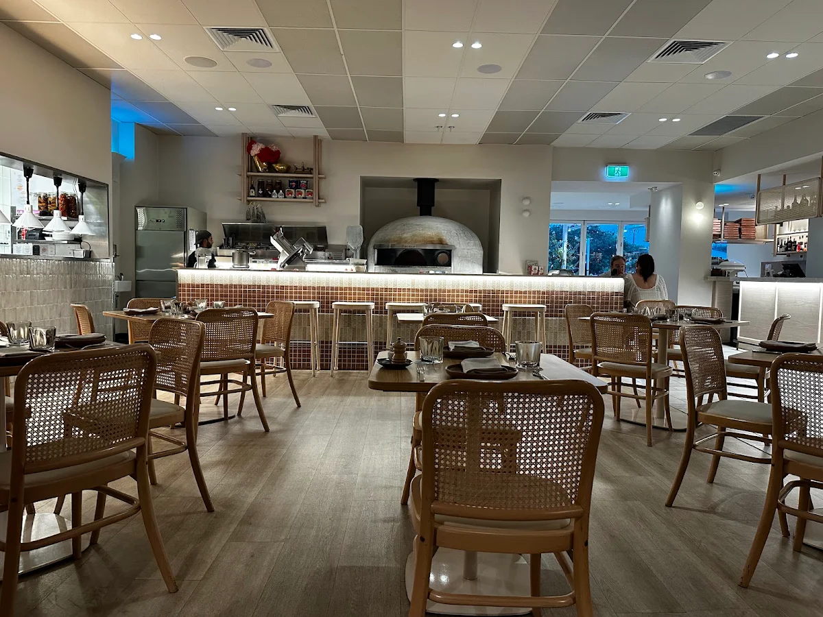 Vibe, Bobbi's Bar and Restaurant