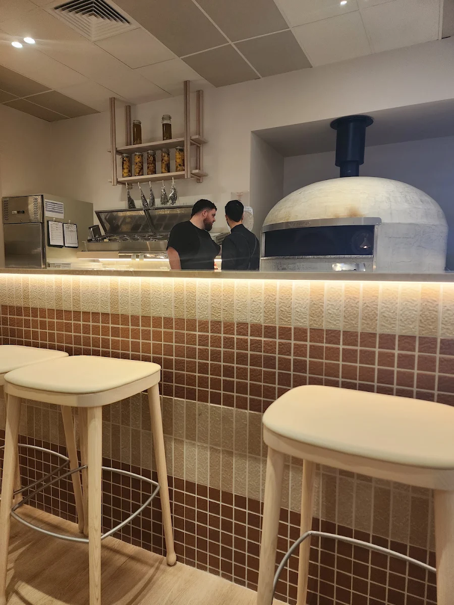 Vibe, Bobbi's Bar and Restaurant