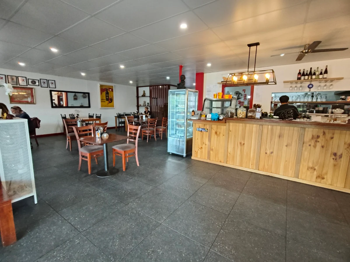 Vibe, Philippine Magic Cafe Walpole
