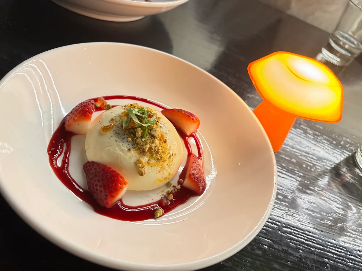 Food & drink, AVIDO RISTORANTE